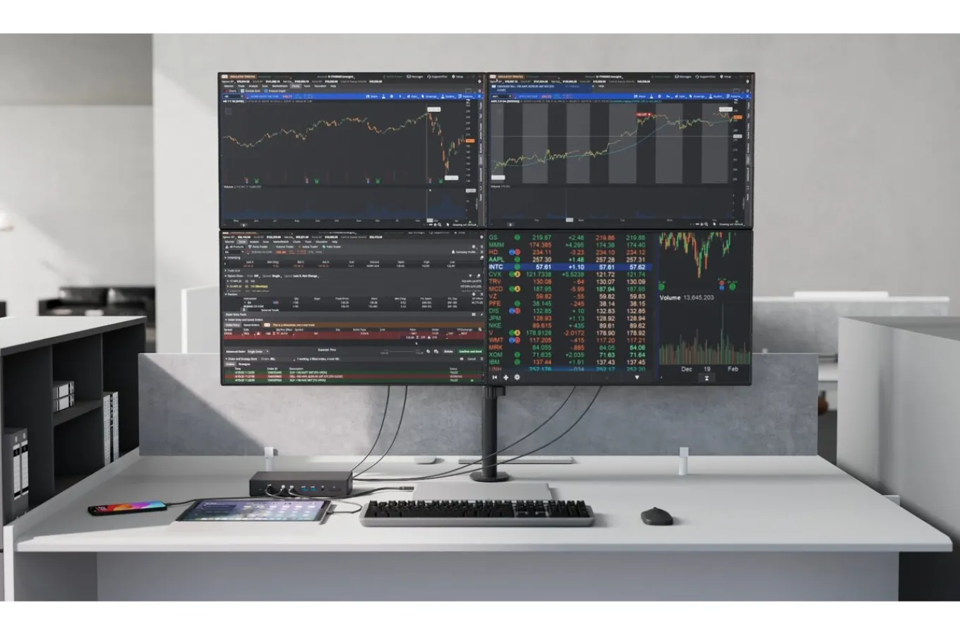 Kensington SD4880P EQ USB-C® 10Gbps Quad Video 17-in-1 Driverless Dock 100W PD - DP/HDMI® - Window Outlet